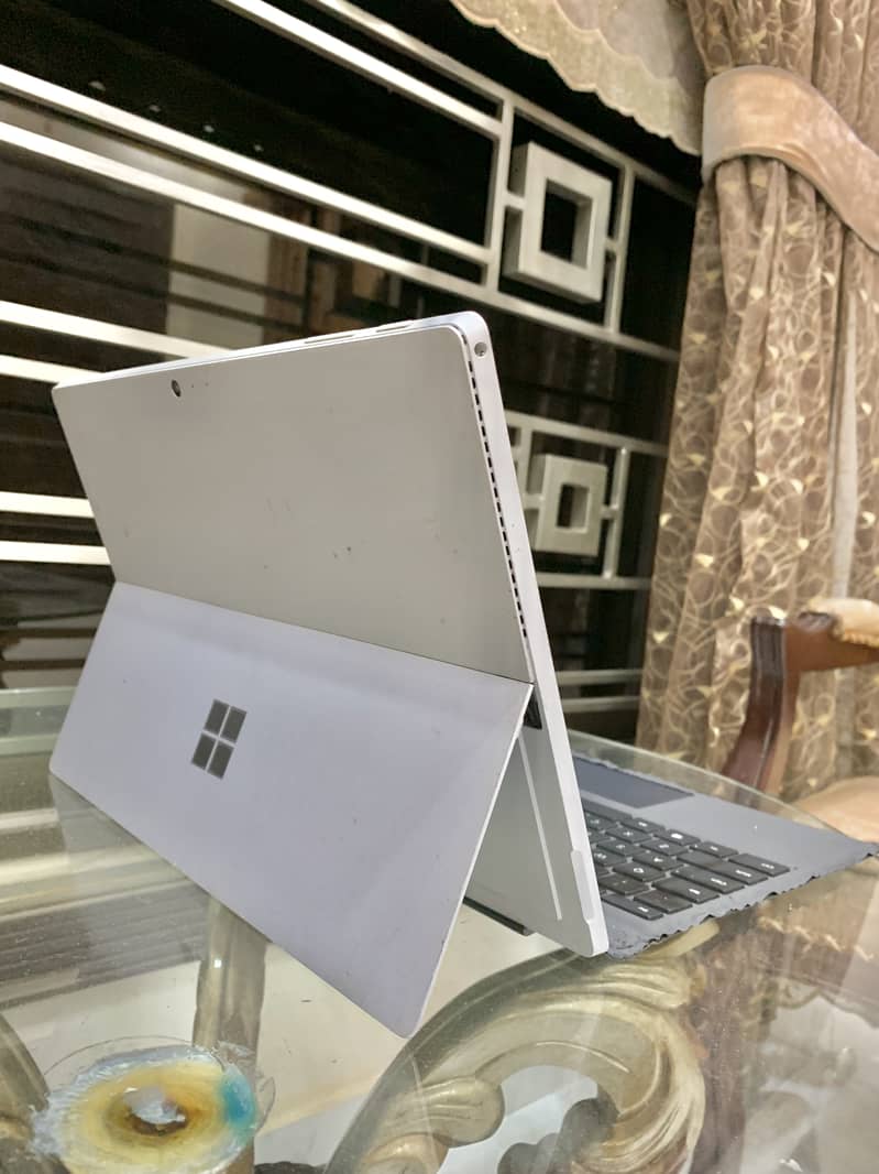 Microsoft Surface Pro 4  (8/256)  i7/6th Generation 2