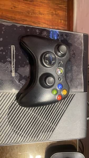 Xbox 360 no scratches literally like brand new. 2