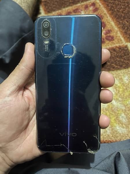 Vivo Y11 in good condition with box 1