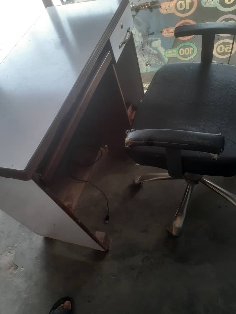 Office Chair & Table 2