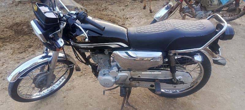 Honda 125 Black colore 1