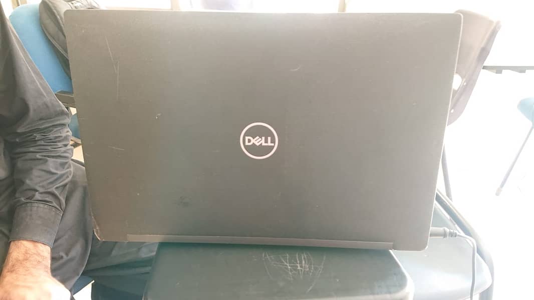 Dell latitude 7490| 8gb DDR 4 ram| 256gb storage card m. 1| 14" FHD LCD 2