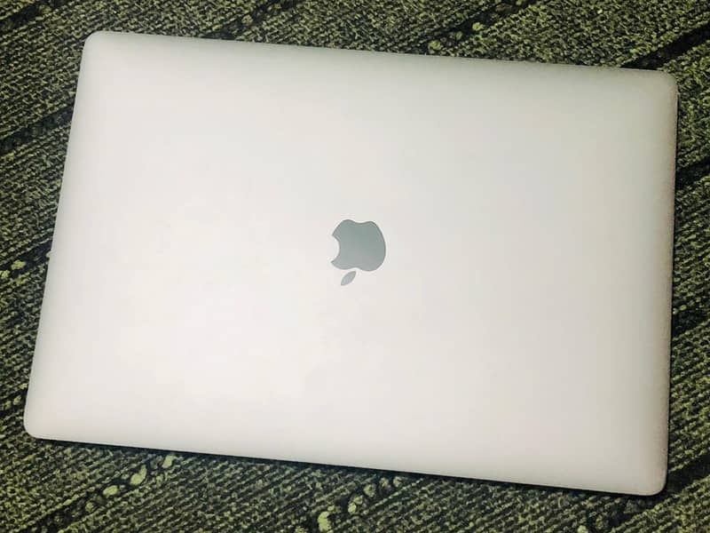 Macbook Pro 2018 15" Retina Core i7 16GB Ram 512GB SSD resonable price 6