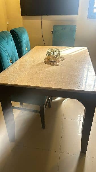 Dining table 0