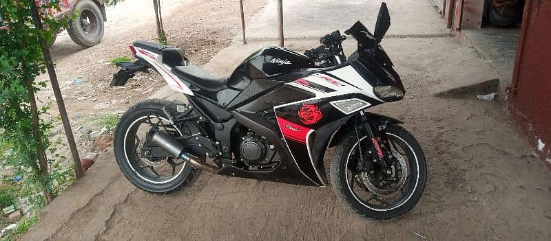 Yamaha R 3 replica dual cylinder 5