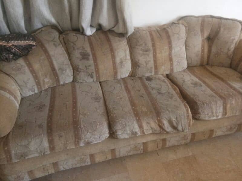 7seter sofa iam selling urgent 0