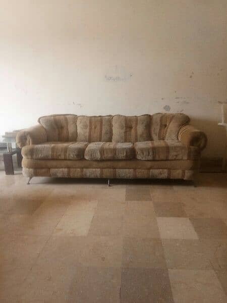 7seter sofa iam selling urgent 1