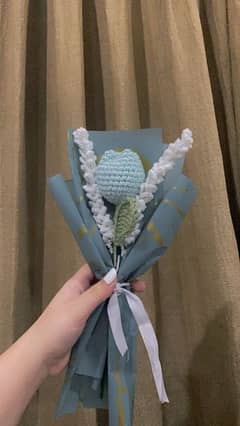 crochet flower bouquet (blue tulips)