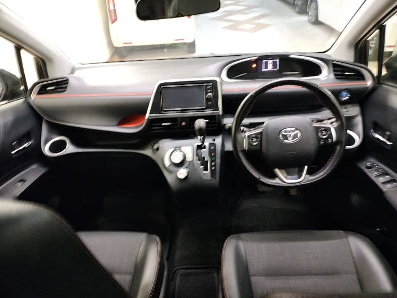 Toyota Sienta 2018 6