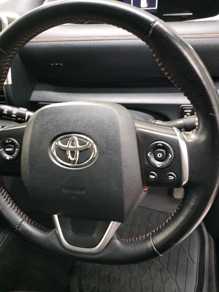 Toyota Sienta 2018 9