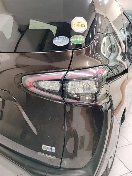 Toyota Sienta 2018 15