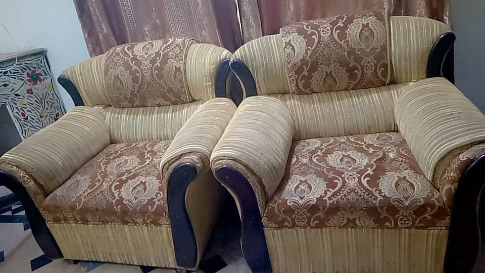 5 Seater Sofa Set is avaiable for sale 1