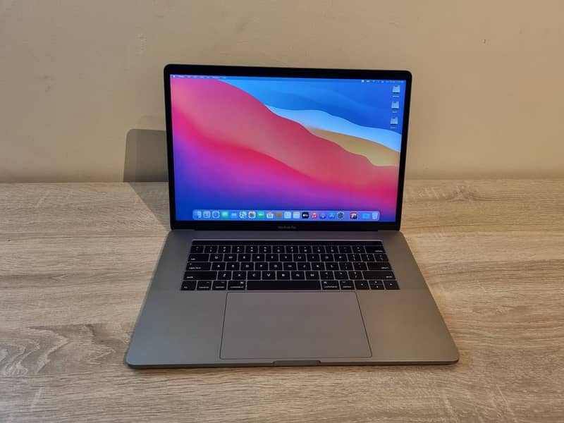 Apple MacBook pro 2017 (A1707) 15.4 inch Retina Dispaly Intel Core i7 1