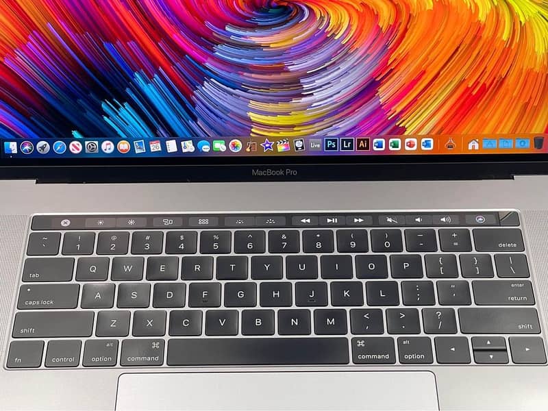 Apple MacBook pro 2017 (A1707) 15.4 inch Retina Dispaly Intel Core i7 2