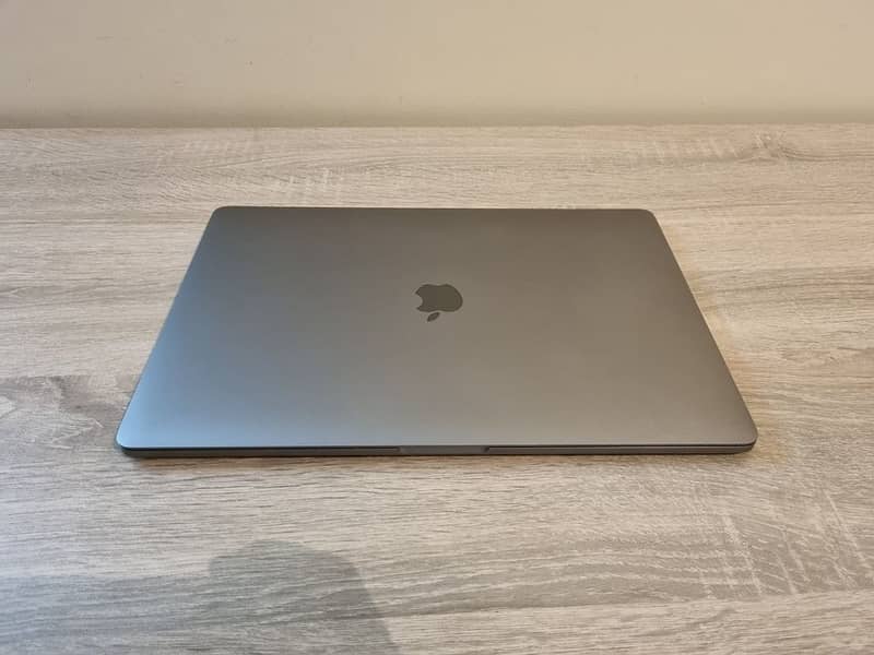 Apple MacBook pro 2017 (A1707) 15.4 inch Retina Dispaly Intel Core i7 6