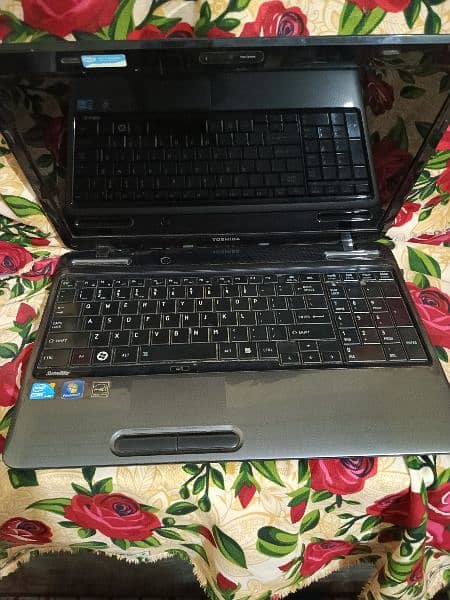 Laptop core i3 2/340GB 1