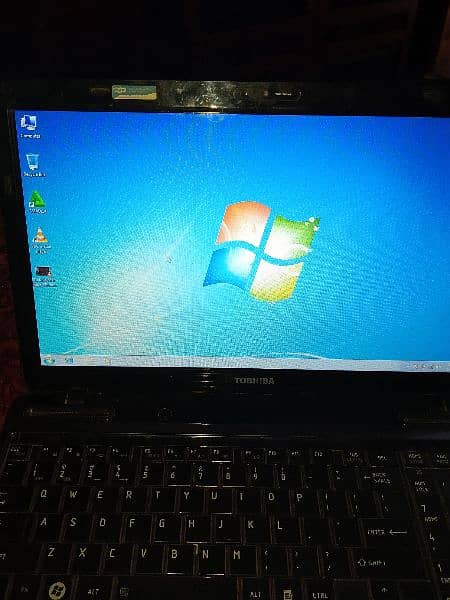 Laptop core i3 2/340GB 3