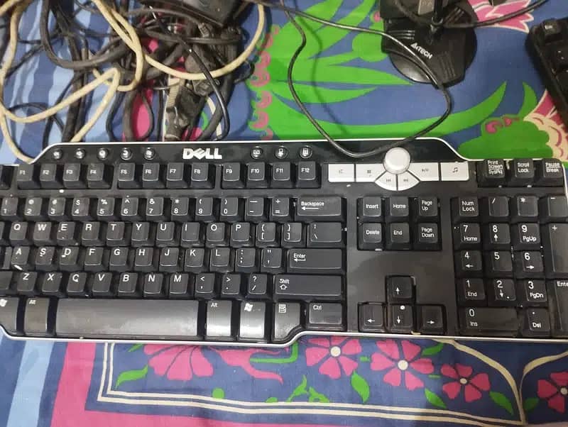 IntelOptiplex760withOpticalCameraLCDKeyBoards 4