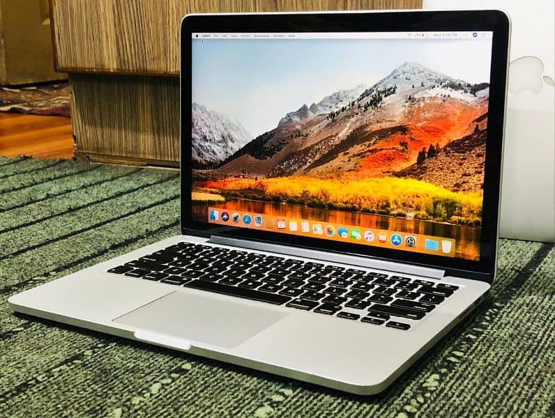 Macbook Pro 2015 13" Retina Display Core i5 8GB 512GB Resonable prices 0