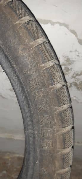 suzuki 150 rear tyre with new tube 2