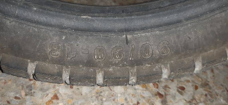 suzuki 150 rear tyre with new tube 3