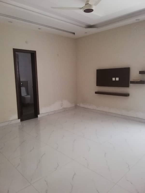 1 Kanal Beautiful Full House Available For Rent 9