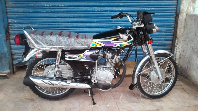 Honda cg 125
2020 model 
Balakc color

Panjaab number
First owner 1