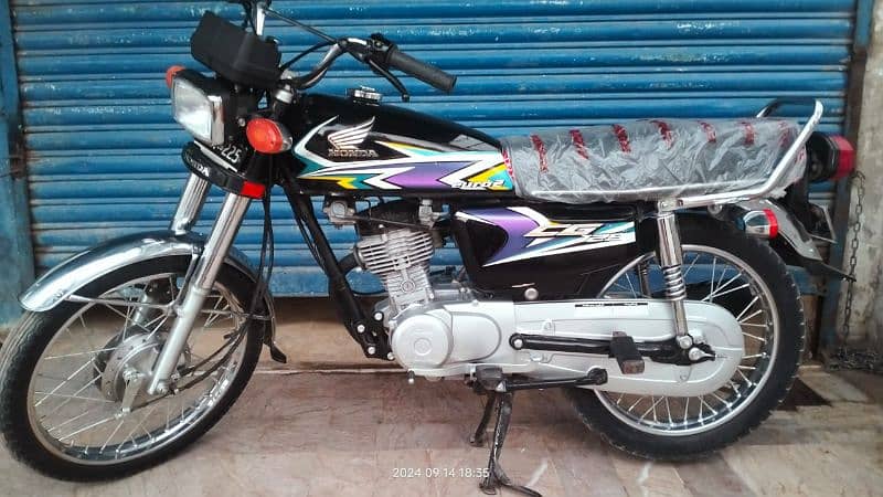 Honda cg 125
2020 model 
Balakc color

Panjaab number
First owner 3