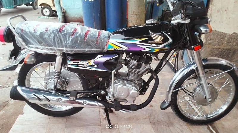 Honda cg 125
2020 model 
Balakc color

Panjaab number
First owner 4