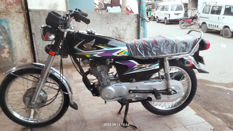 Honda cg 125
2020 model 
Balakc color

Panjaab number
First owner 8