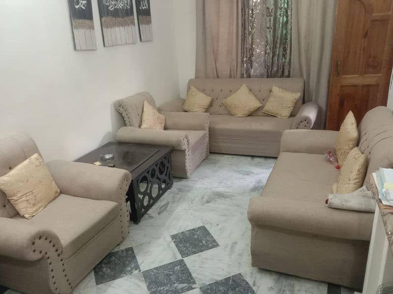 7 seater sofa set. 3