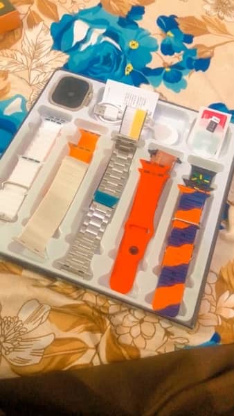 zero condition smart watch with 10 straps 0