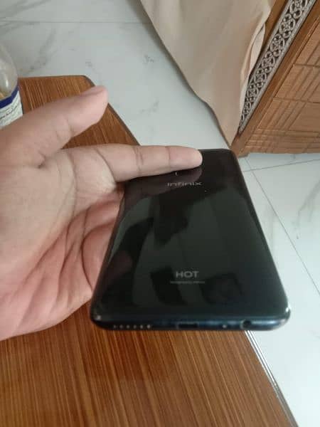 Infinix hot 10 good condition one hand use mobile 2