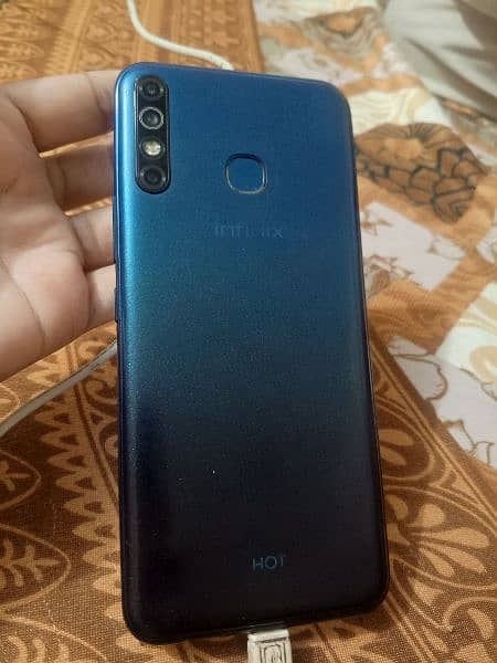 infinix hot 8. 2