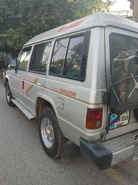 Mitsubishi Pajero 1987 4