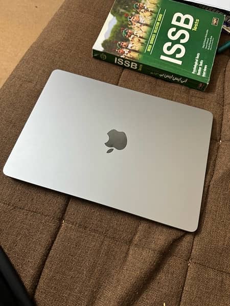 macbook air m2 (2022) 8/256 0