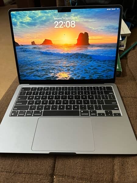 macbook air m2 (2022) 8/256 1