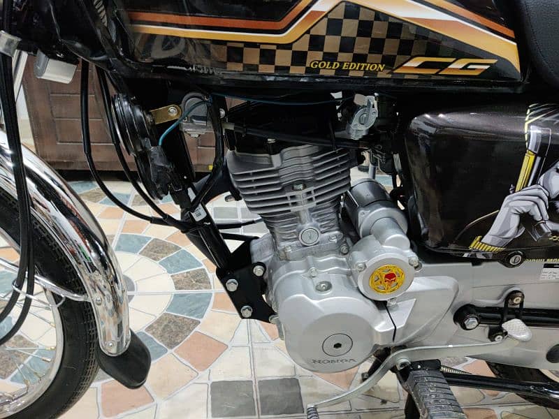 honda 125 gold edition condition 10/10 7