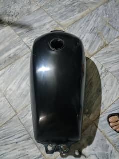 Suzuki gs 150 fuel tank