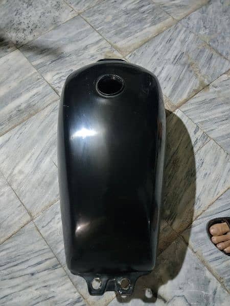 Suzuki gs 150 fuel tank 0