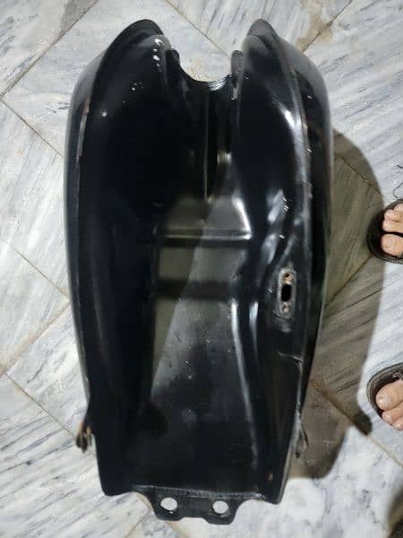 Suzuki gs 150 fuel tank 2