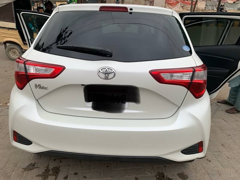 Toyota Vitz 2018/2021 purl white 1