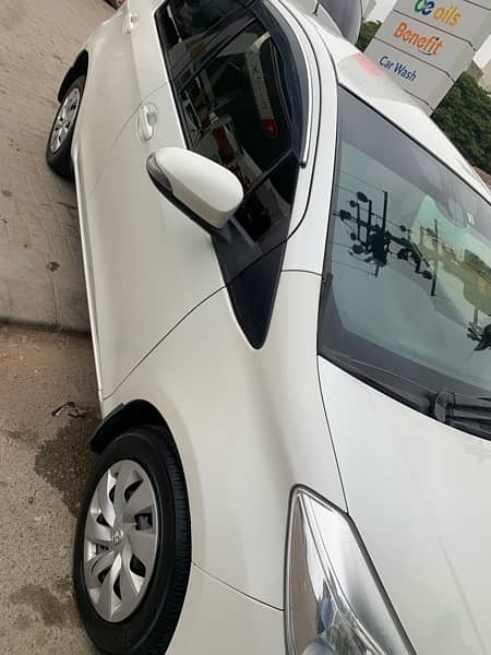 Toyota Vitz 2018/2021 purl white 4