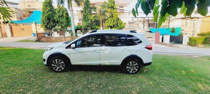 Honda BR-V S pakig 2017 model 2nd owner 3