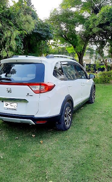 Honda BR-V S pakig 2017 model 2nd owner 5