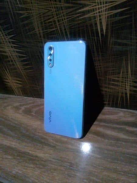 vivo s1 4/128 used with box and Charger 2