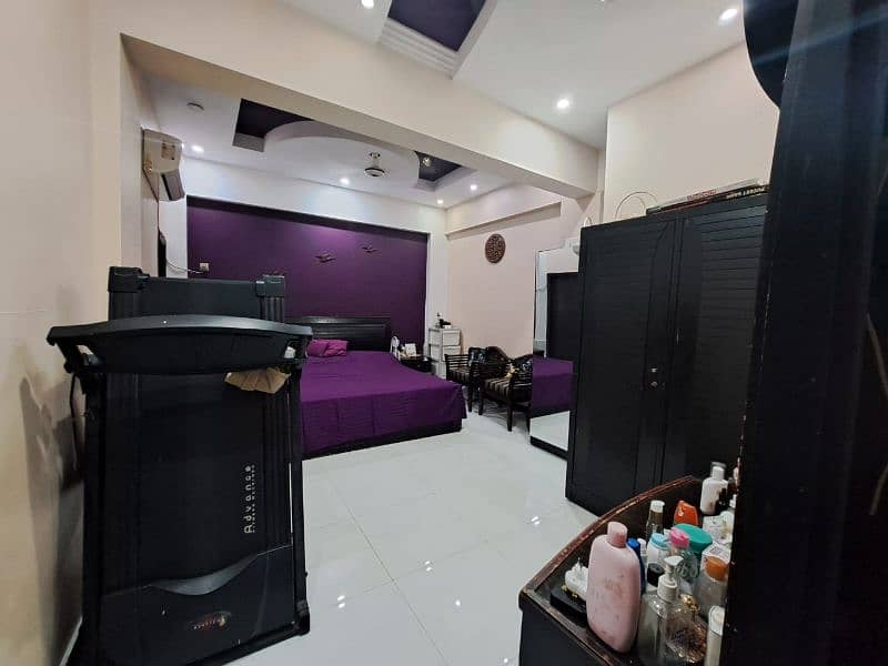 Corner Beautiful Flat In Block 3 Gulistan-E-Johar, Direct, No Broker 2