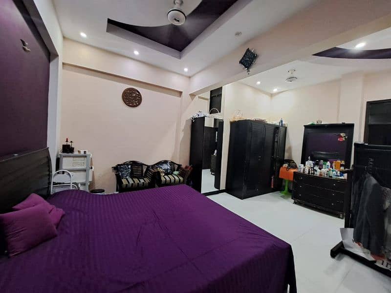 Corner Beautiful Flat In Block 3 Gulistan-E-Johar, Direct, No Broker 4