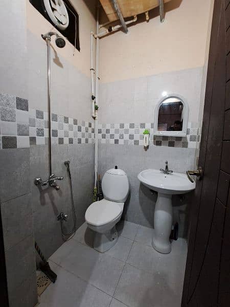 Corner Beautiful Flat In Block 3 Gulistan-E-Johar, Direct, No Broker 12