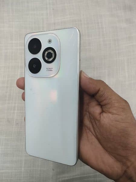 I'm selling my infinix smart 8pro 4+4 ram 128gb rom 1